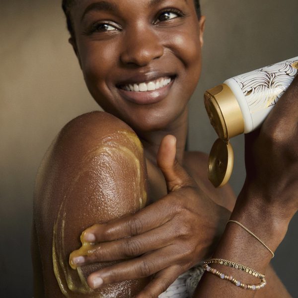 Milk and honey sugar body scrub - Image 3